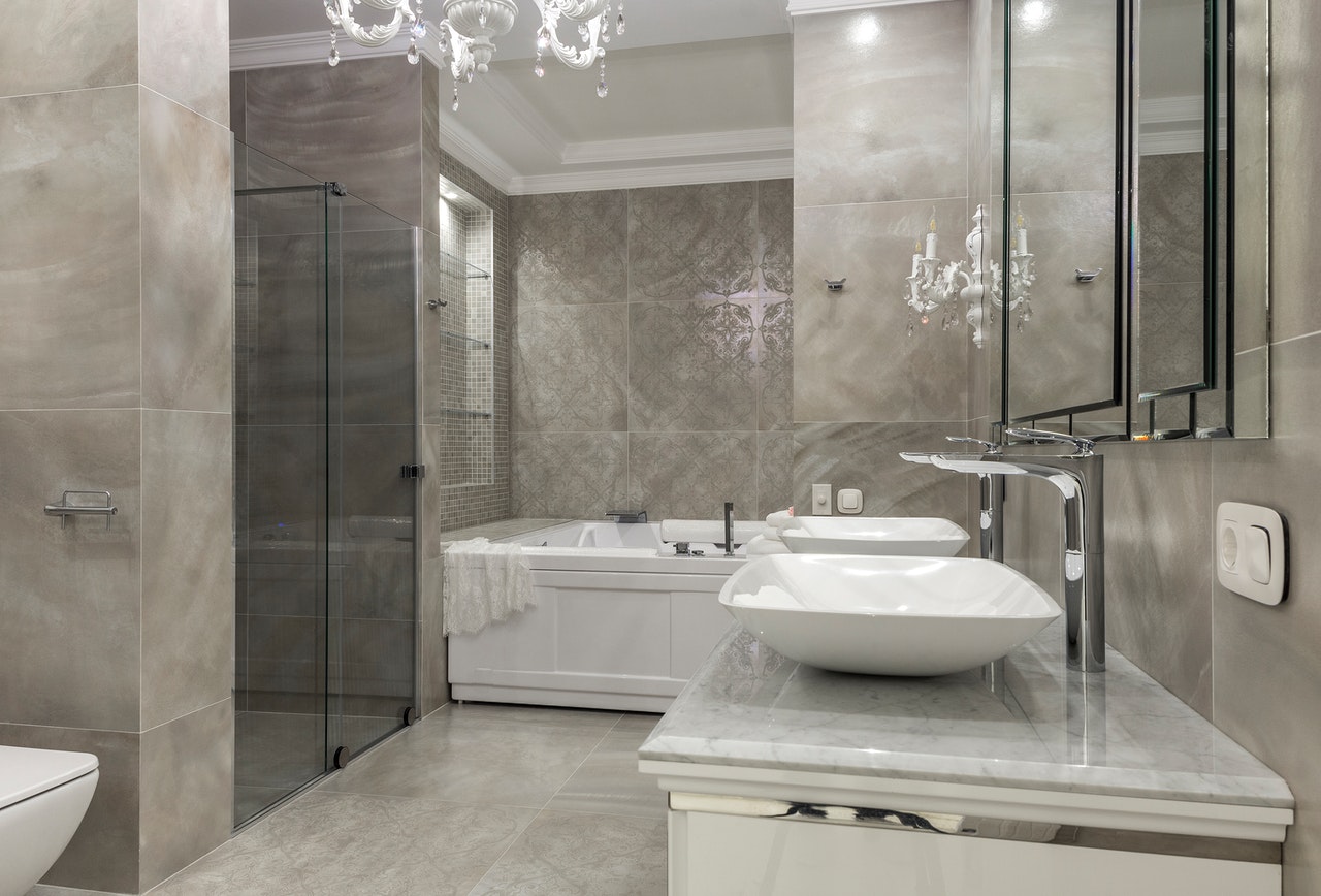 классический стиль в оформлении ванной комнаты 2022